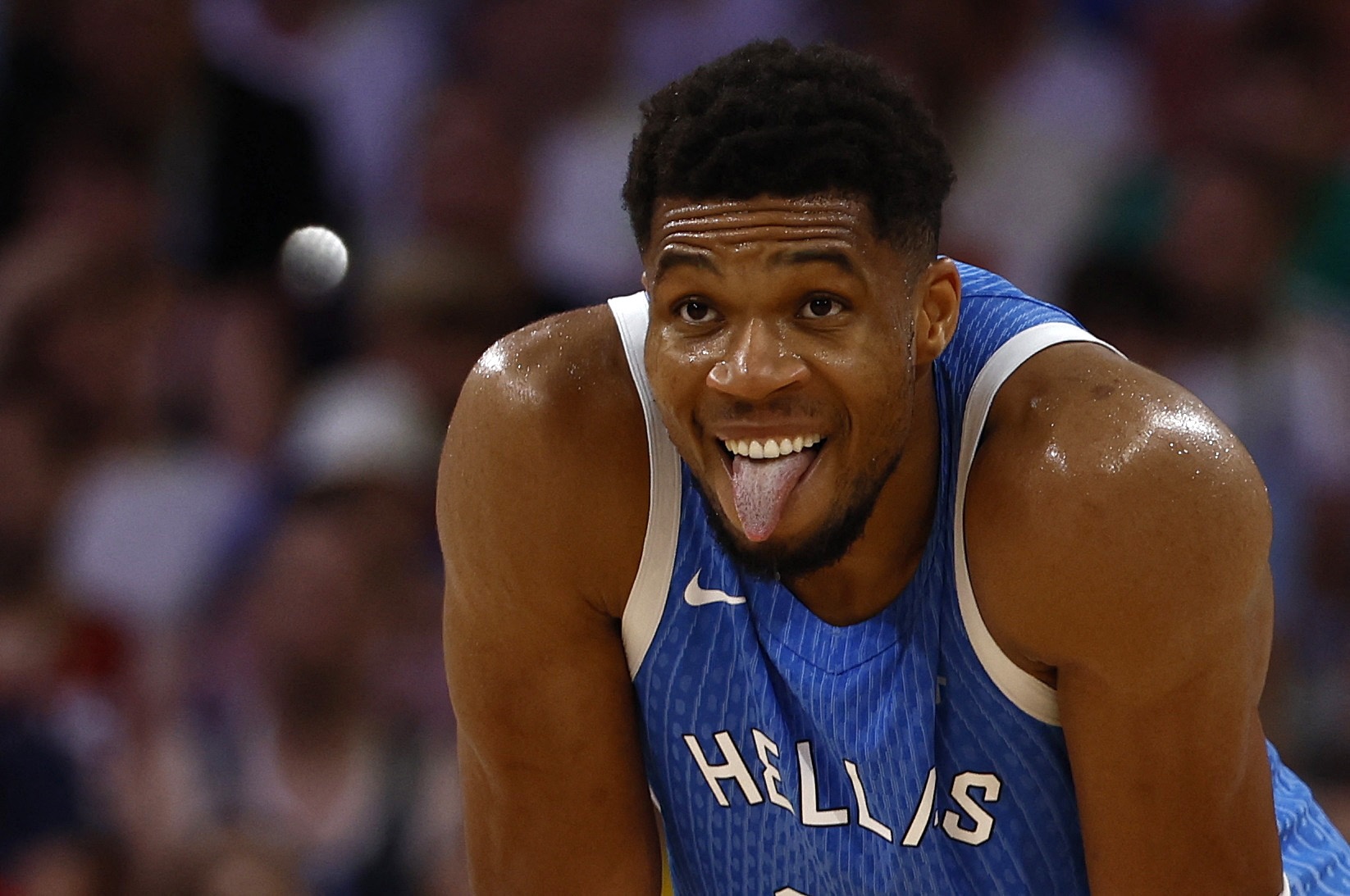 开云-爱游戏-何时能上场？由于保险问题字母哥将继续缺席与黑山的热身赛