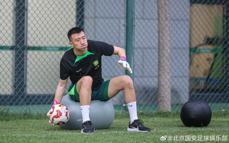 Kaiyun Sports-开云体育-已伤缺超4个月！北京国安官方：球队门将韩佳奇重返训练场