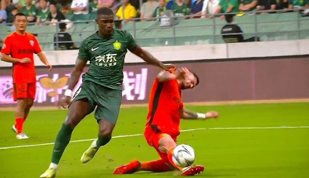 Kaiyun Sports-开云体育-媒体人：法比奥进球类似阿森纳对阵曼联角球进球，在中超不判少见