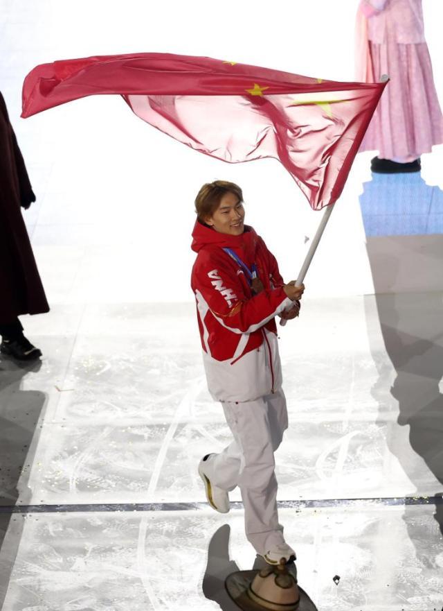 开云-爱游戏-米兰冬奥“声”动落幕，苏翊鸣举旗引航新未来